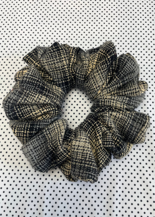 XXL Neutral plaid Scrunch